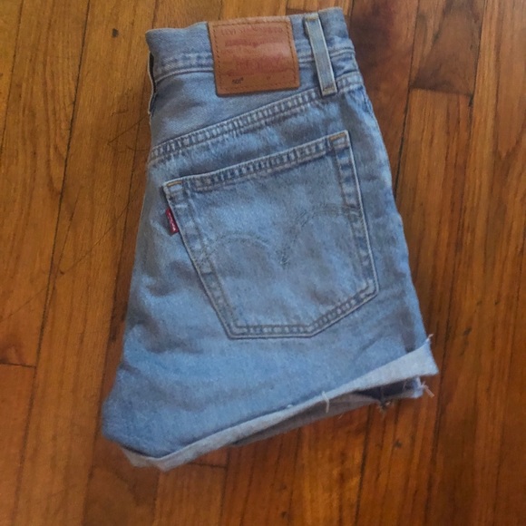 Levi’s 501 Long Shorts - Picture 2 of 3